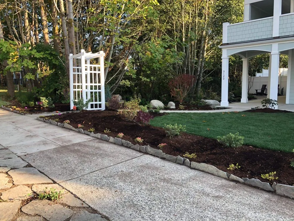 Professional lawn mowing service in Tacoma, WA - M.A.G landscape