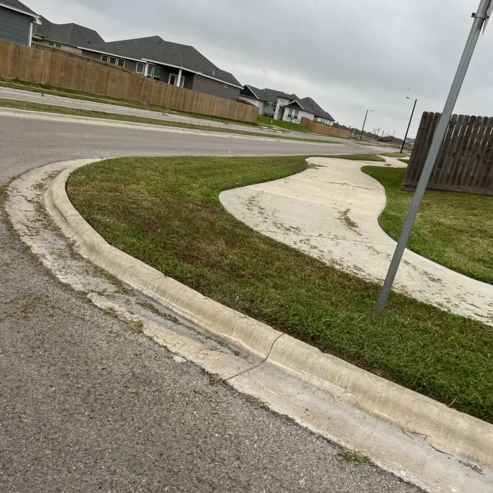 Local lawn mowing service in Corpus Christi, TX - Magaña Lawn Services