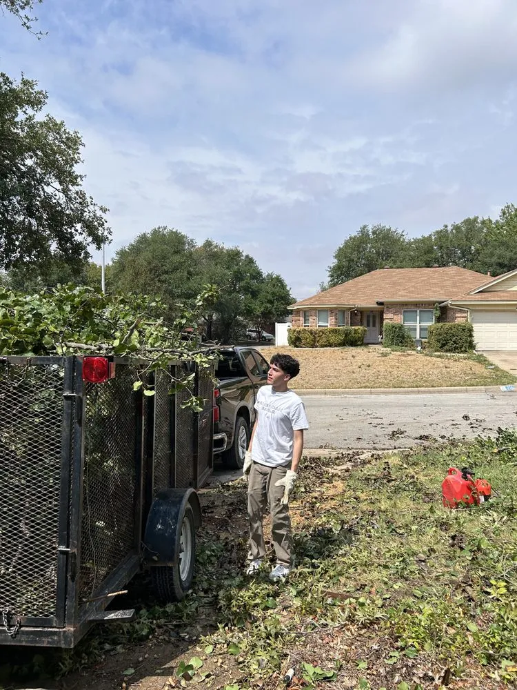 Top-rated yard maintenance for year-round maintenance in White Settlement, TX by Magana Service