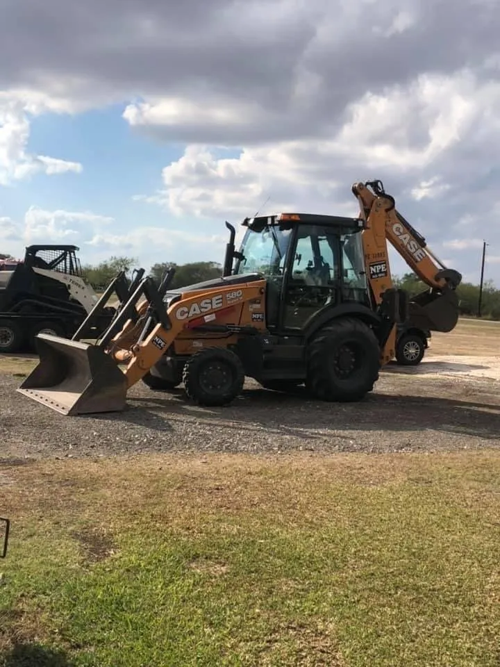 Top-rated lawn mowing service experts serving Skidmore, TX - Magana Trucking & Materials