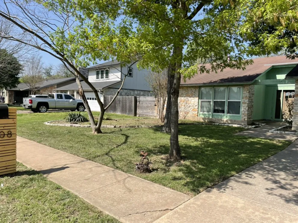 Custom lawn mowing service near you in Austin, TX by Magic Landscape