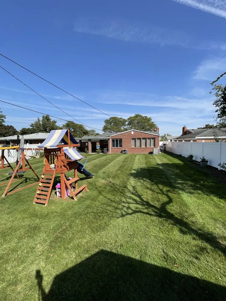 Top-rated yard cleanup service in Dearborn, MI by Magic Landscaping