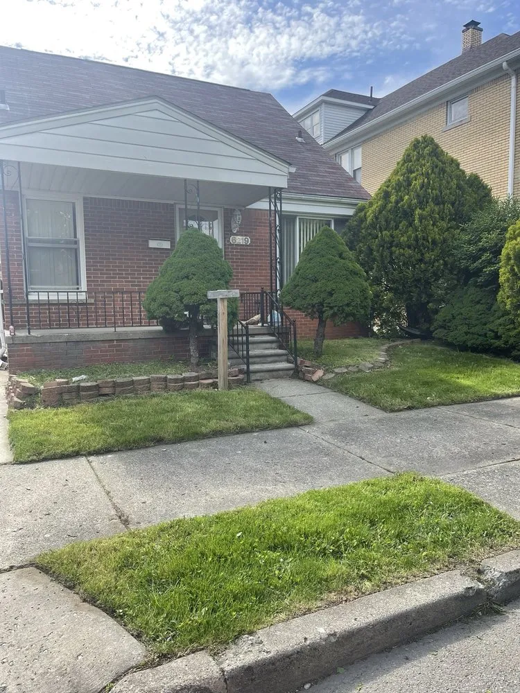 Reliable yard maintenance in Dearborn, MI - Magic Landscaping