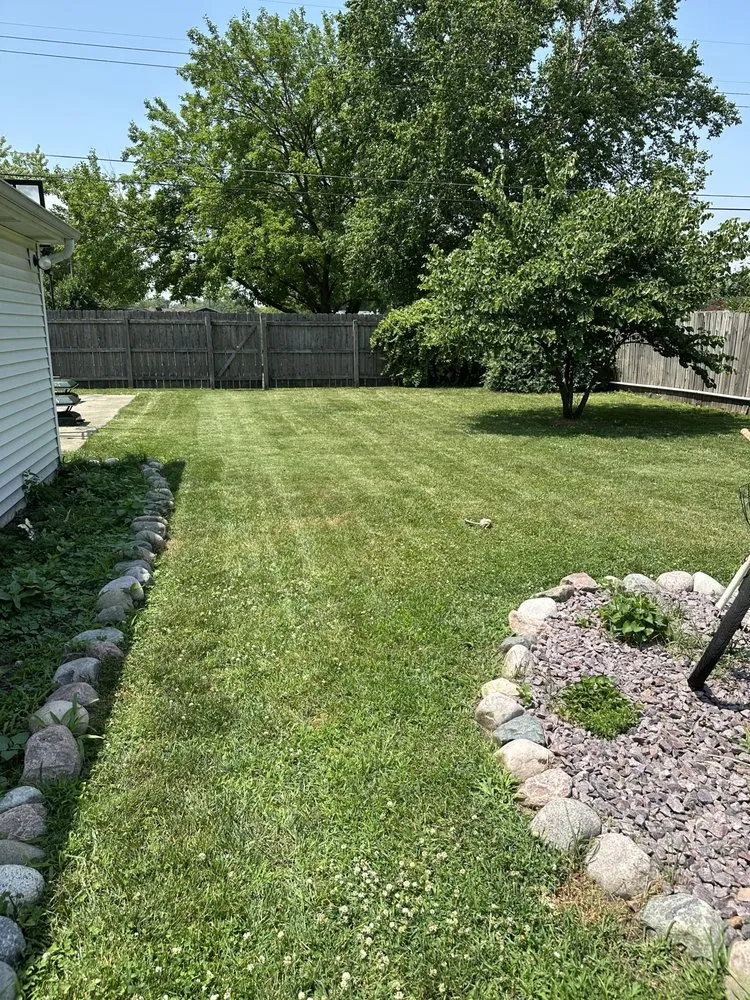 Reliable yard cleanup service for homes in Highland, IN by Magic Lawn Services