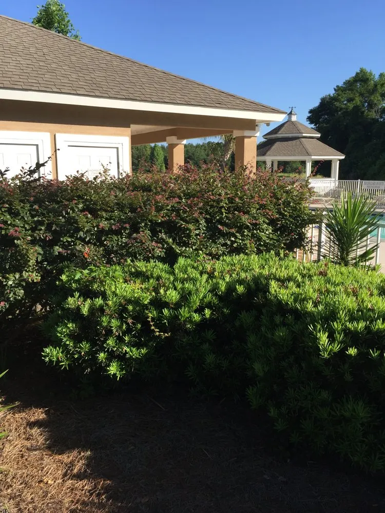 Top-rated garden landscaping for year-round maintenance in Beaufort, SC by Magical Lawn Care Service