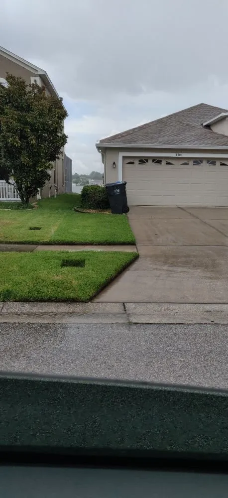 Top-rated lawn care service with custom design in Brandon, FL by Magna Carta Lawn Service