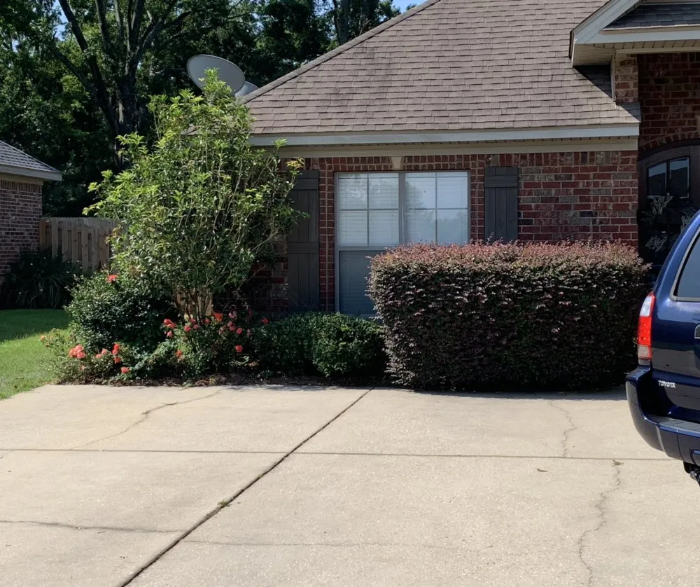 Local landscape design in Spanish Fort, AL - Magnolia Bay Property Management