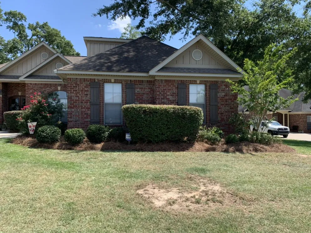 Affordable residential landscaping in Spanish Fort, AL - Magnolia Bay Property Management