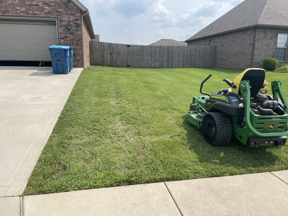 Custom yard maintenance in Pea Ridge, AR by Magnolia Landscaping