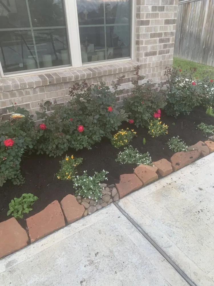 Trusted garden landscaping for year-round maintenance across Magnolia, TX - Magnolia Lawn & Landscaping