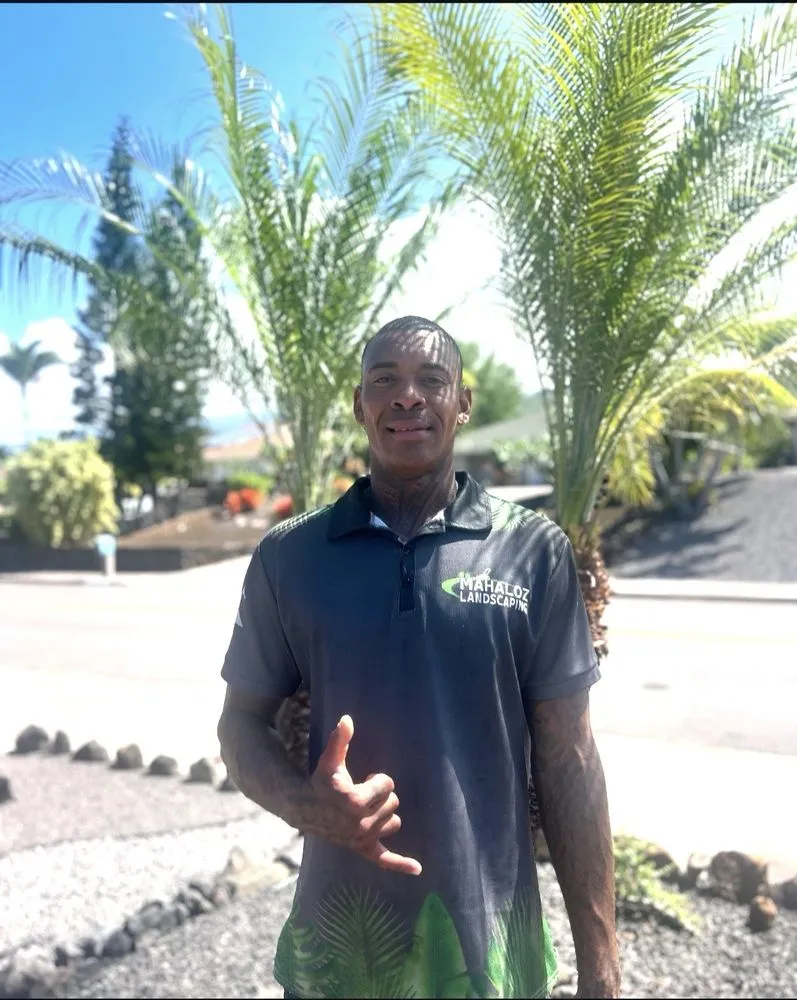 Local yard cleanup service for residential properties across Kailua-Kona, HI - Mahaloz Landscaping