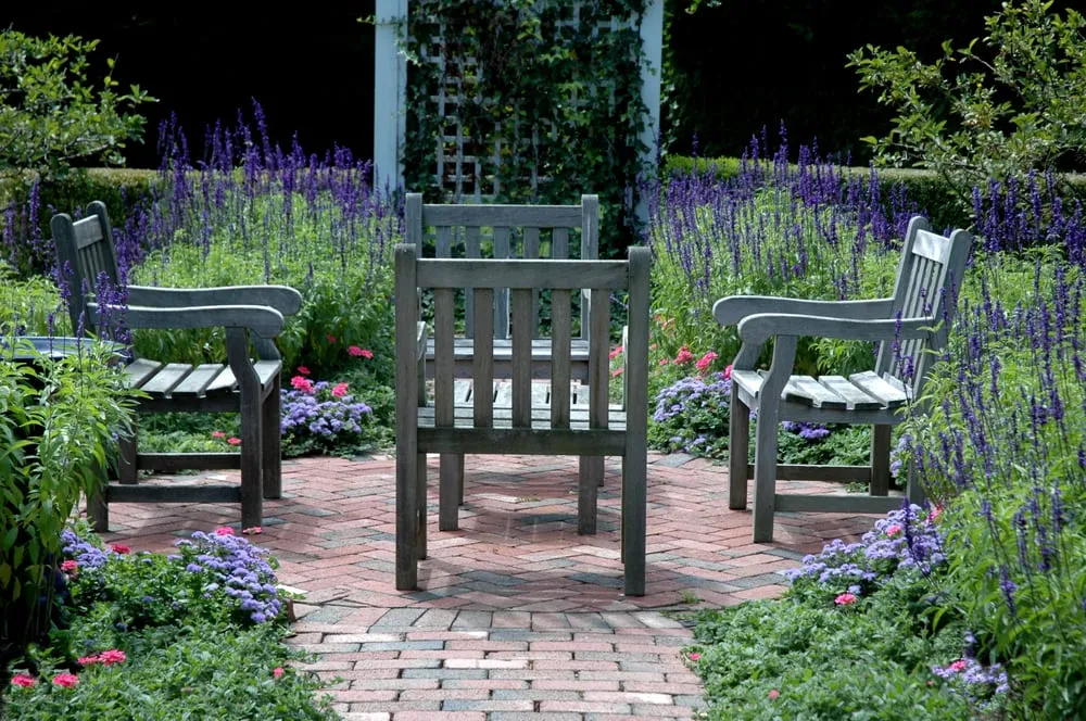 Local lawn care service experts serving Stamford, CT - Maher & Greenwald Fine Gardens