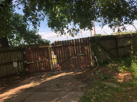 Mahogany Green Home Improvement & Landscape Design Logo