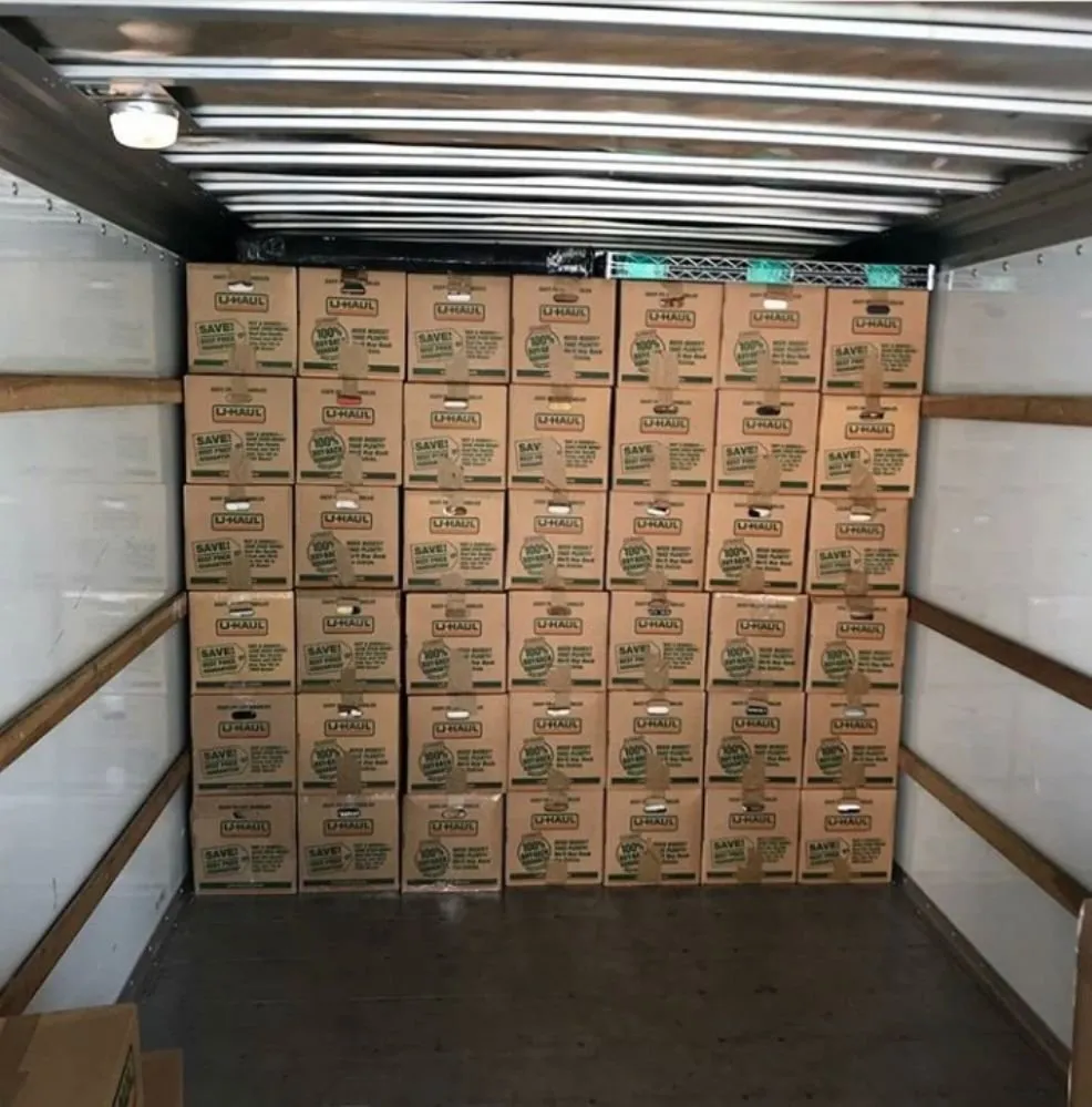 Expert yard cleanup service experts serving Farmington, NY - Maidz and Moverz