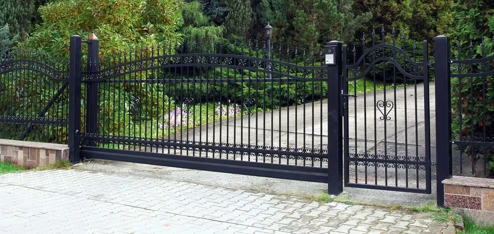 Reliable yard cleanup service experts serving Mahomet, IL - Main Street Fencing