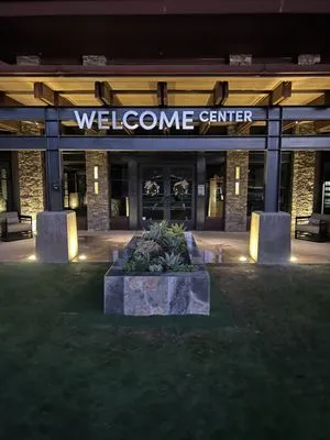 Majestic Scapes Logo