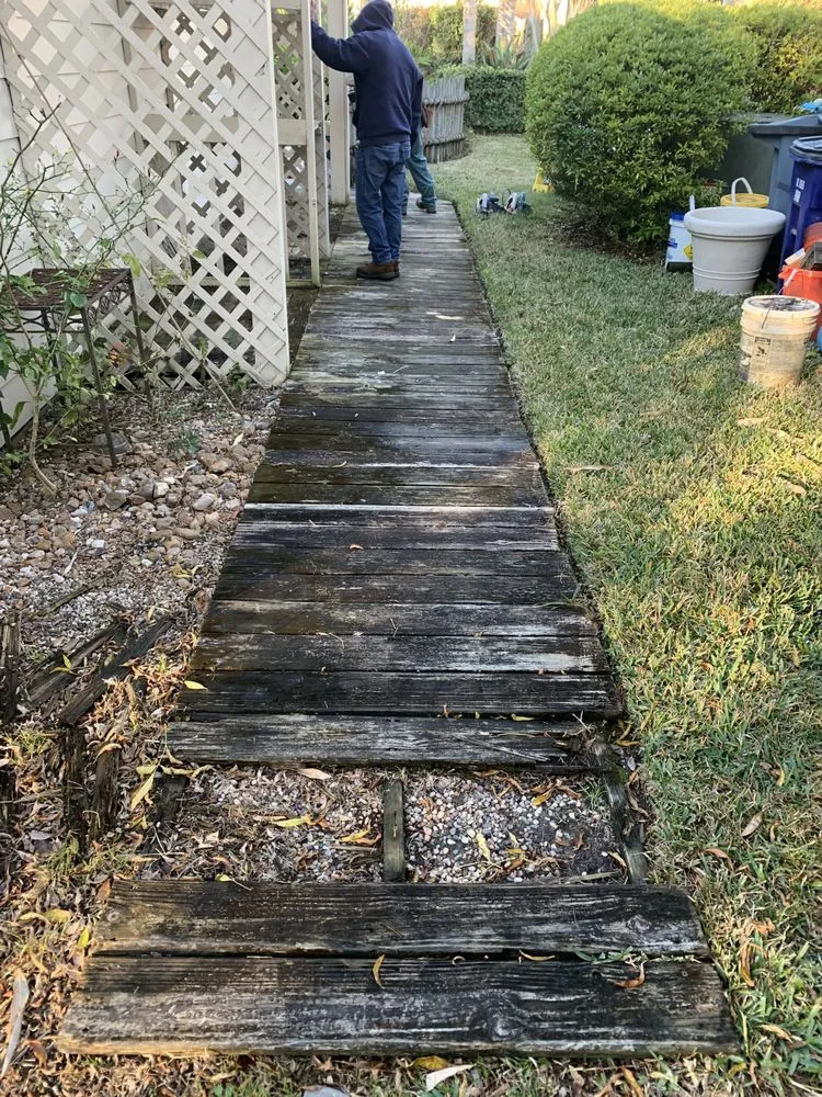 Top-rated garden landscaping with custom design in Dickinson, TX by Major Differences Landscaping