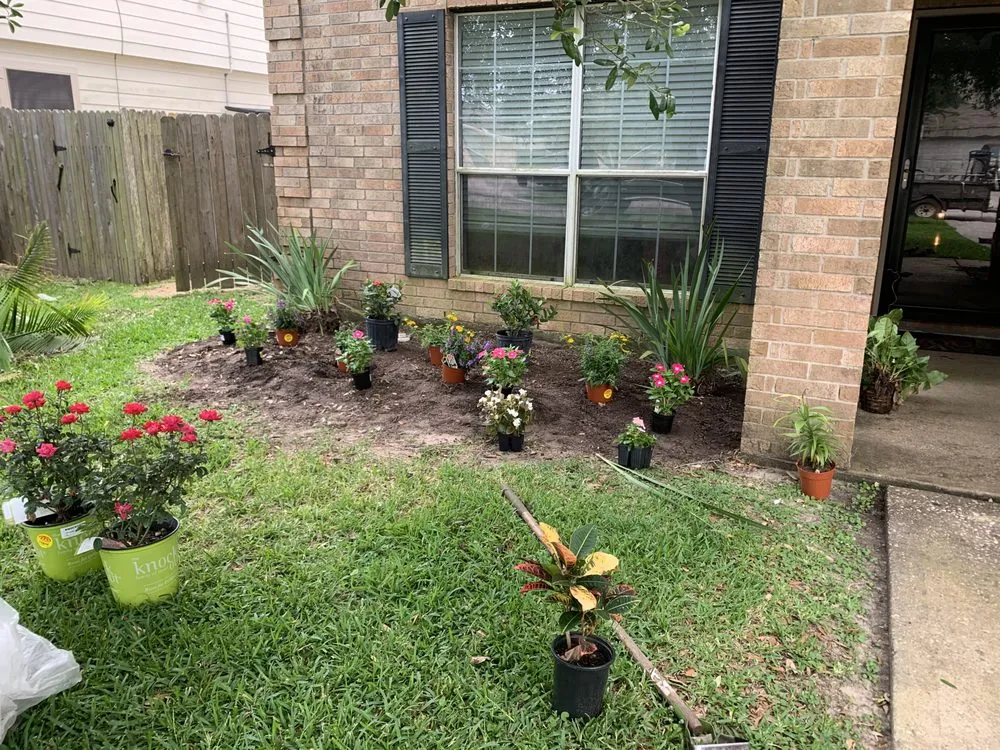 Trusted garden landscaping for beautiful yards in Dickinson, TX by Major Differences Landscaping