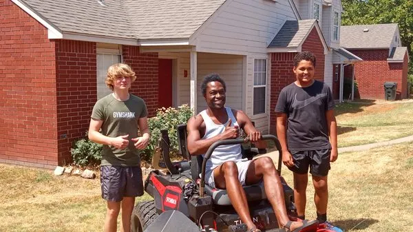 Major Lawn Care Logo