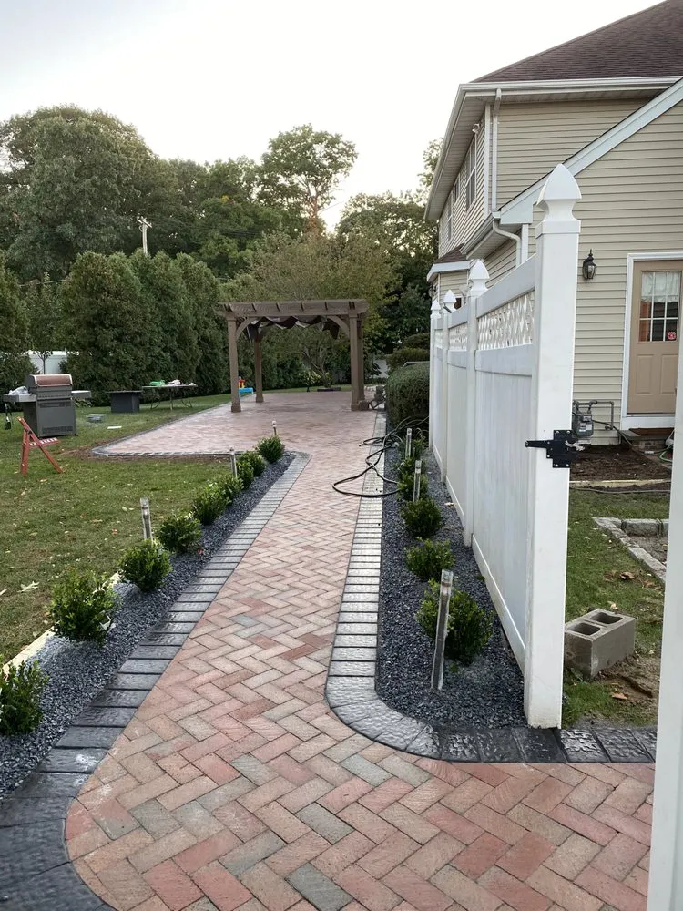 Affordable yard maintenance in Port Jefferson Station, NY by Major league lawn care