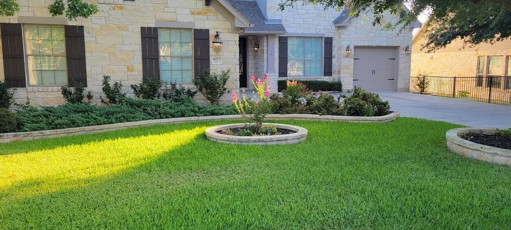 Local lawn mowing service experts serving Hutto, TX - Major Services