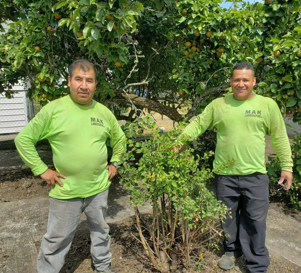 Local lawn mowing service experts serving Edmonds, WA - MAK Landscaping