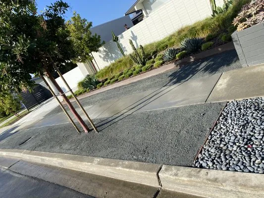 MAK Landscaping Logo