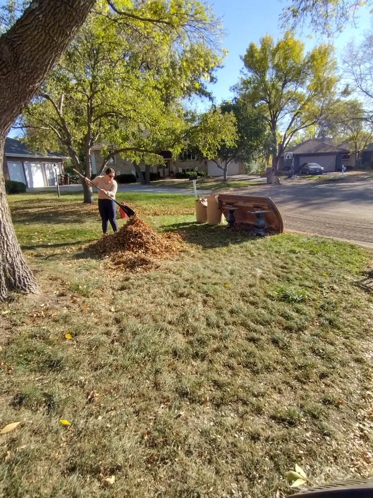 Trusted lawn mowing service for homes across Saint Paul, MN - Make It Pretty