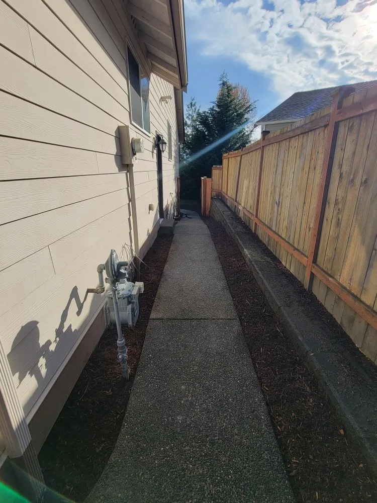 Expert landscaping services for beautiful yards in lynnwood, WA by Makeover Landscape and Construction