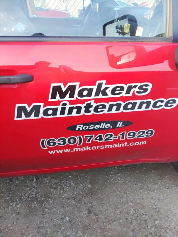 Custom lawn mowing service experts serving Roselle, IL - Makers Maintenance