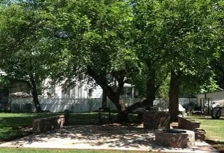 Top-rated yard cleanup service in Gaithersburg, MD by Makimanta Landscaping Services