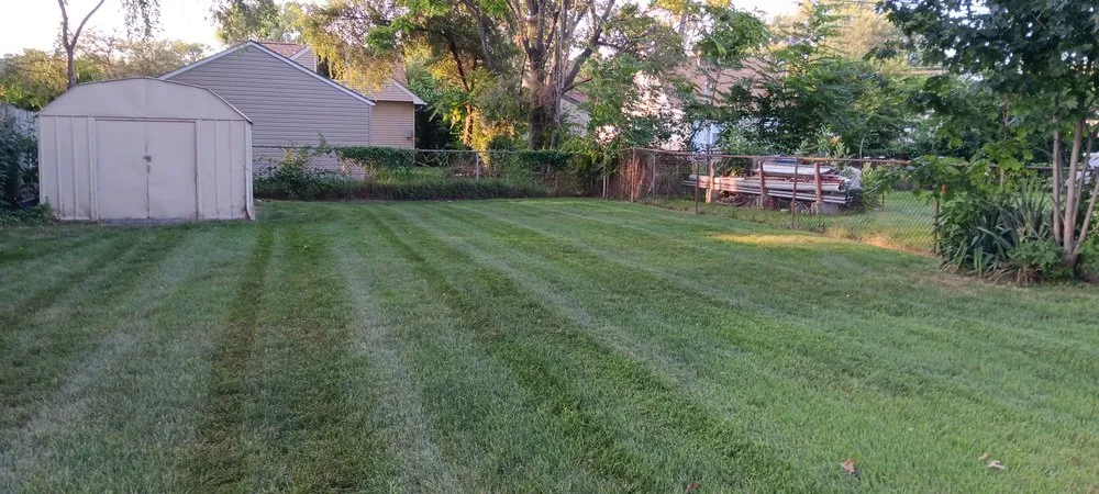 Reliable yard maintenance in Wayne, MI - Makin Statements Lawn Care