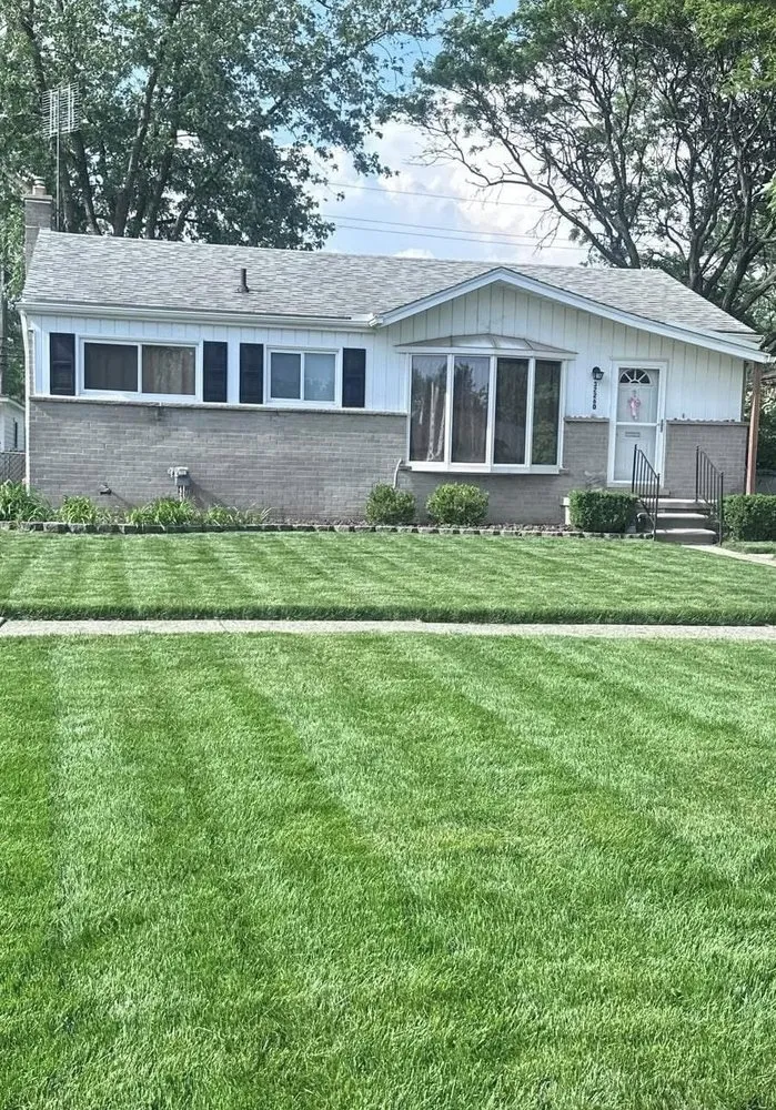 Reliable residential landscaping experts serving Wayne, MI - Makin Statements Lawn Care