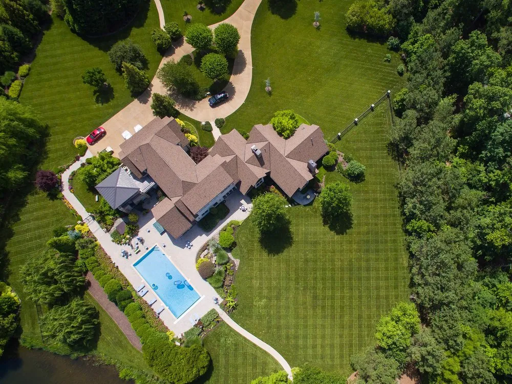 Top-rated lawn care service for homes in Coram, NY by Making Solid Ground Lawn Care