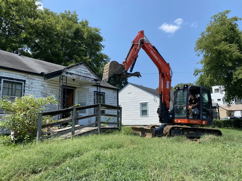 Affordable yard maintenance for homes in Nashville, TN by Malham Managment