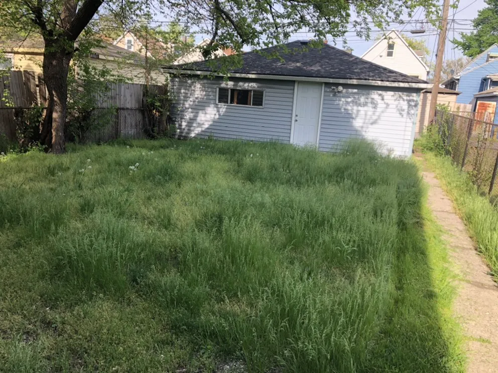 Affordable lawn care service for outdoor upgrades in Hammond, IN by Maliks local hauling