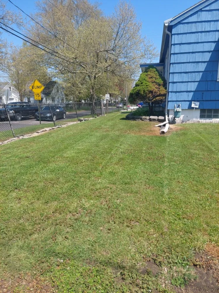 Top-rated garden landscaping for residential properties in Toledo, OH by Maliks Moving & Cleanup Services