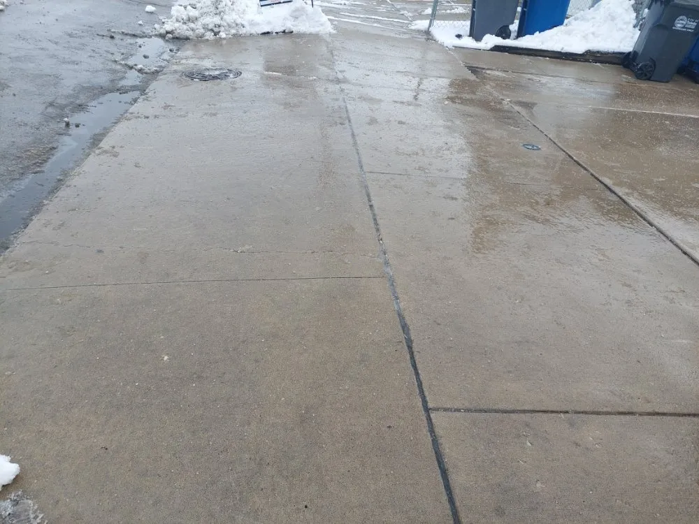 Reliable lawn care service for outdoor upgrades across Toledo, OH - Maliks Moving & Cleanup Services