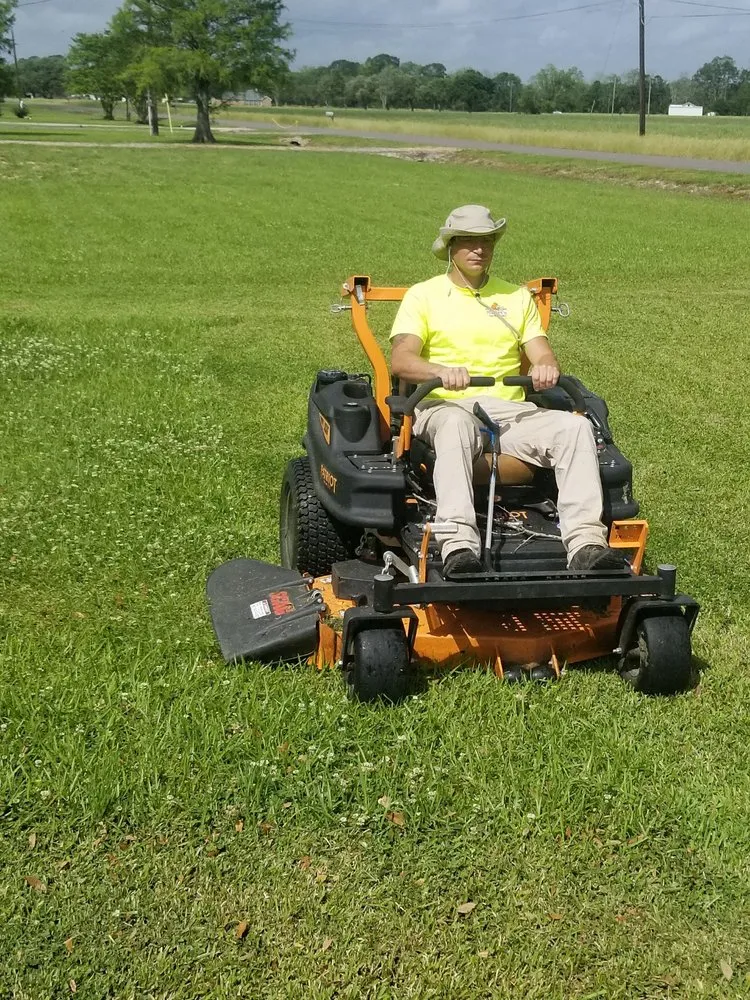 Reliable lawn care service with custom design in Opelousas, LA by Mallet’s Lawn Care