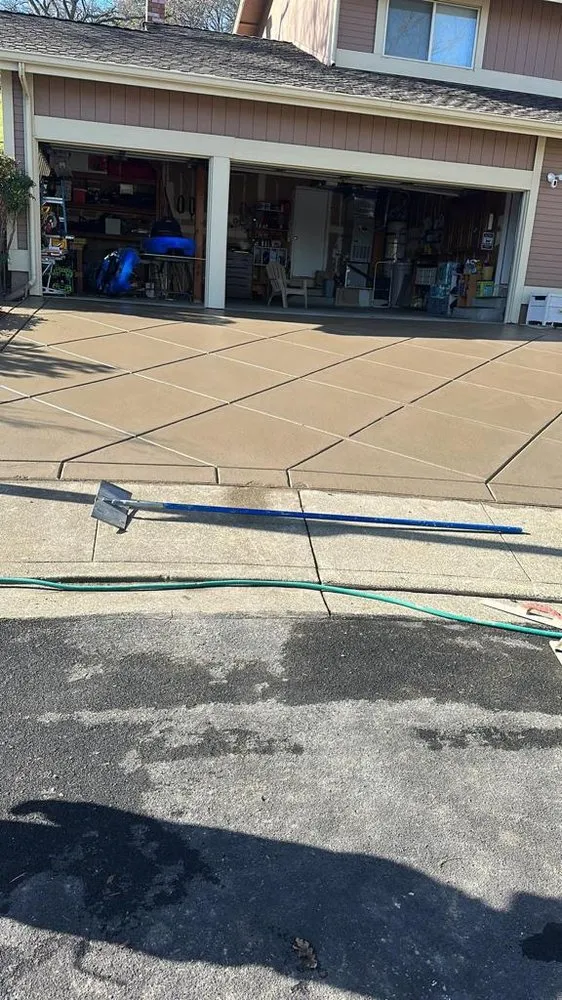 Custom landscape installation in Sacramento, CA by Maluria Concrete and Landscaping