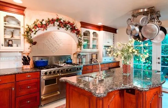 Top-rated lawn care service in Tucson, AZ by Maly & Associates