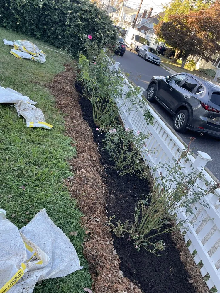 Local landscape design in Sharon Hill, PA by Mamie’s Landscaping