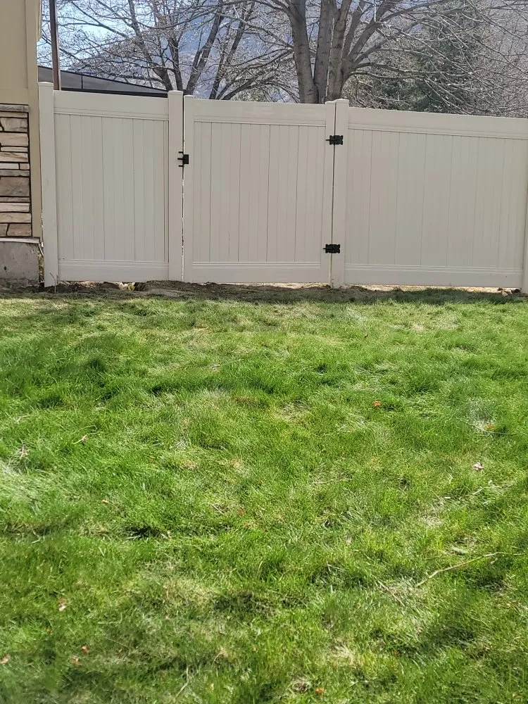 Top-rated landscape installation in Lehi, UT - Mammoth Fence