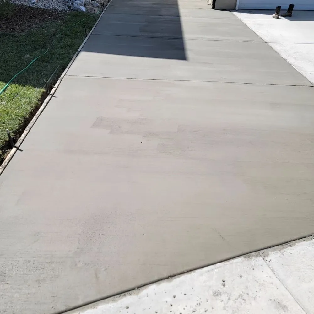 Expert lawn mowing service for year-round maintenance in Lehi, UT by Mammoth Fence