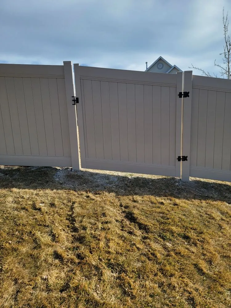Professional lawn mowing service in Lehi, UT - Mammoth Fence