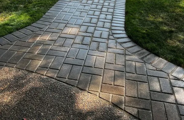 Mammoth Hardscapes Logo