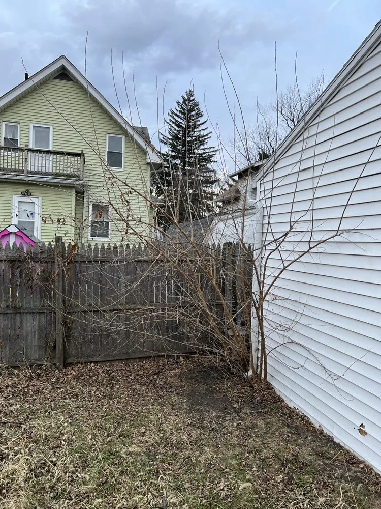 Reliable landscape installation near you across Toledo, OH - Man of Many Hats