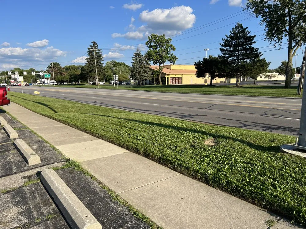 Trusted lawn care service in Toledo, OH - Man of Many Hats