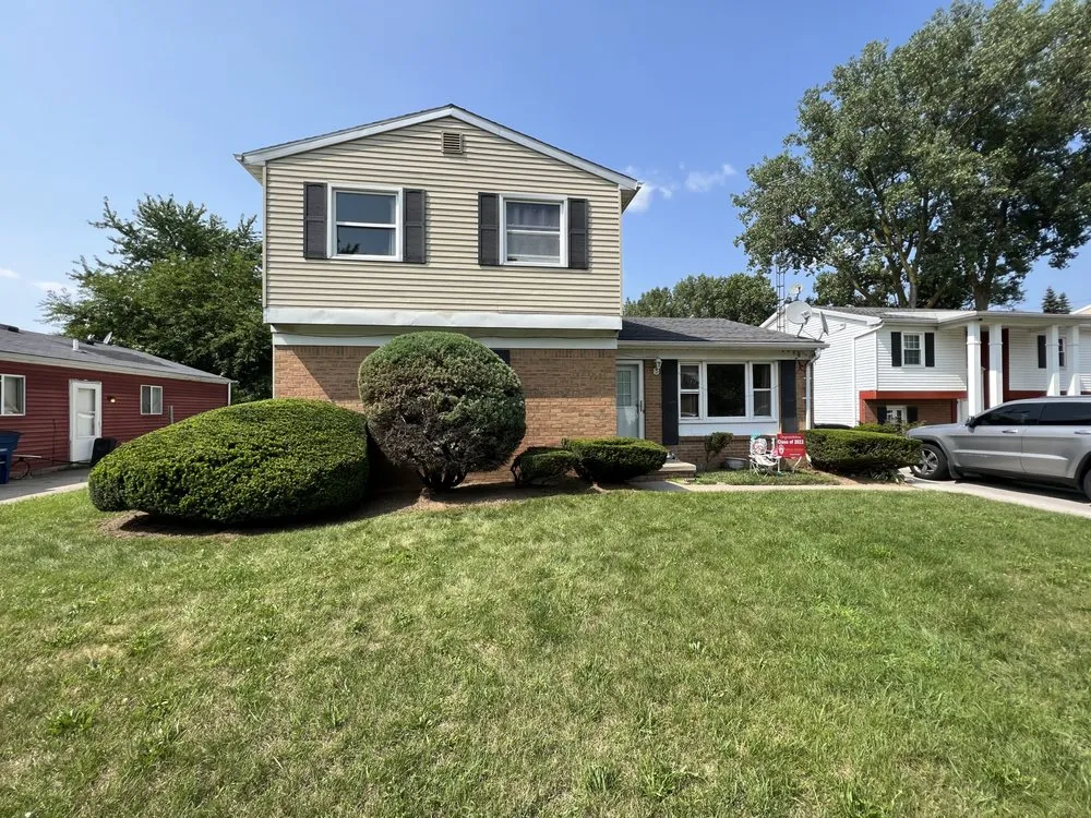 Expert yard maintenance experts serving Toledo, OH - Man of Many Hats