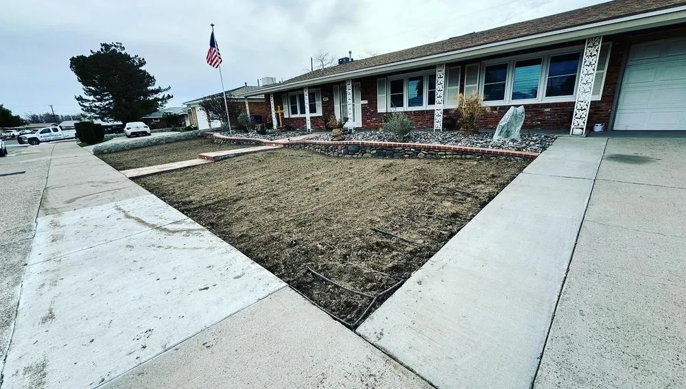 Custom lawn care service experts serving El Paso, TX - Mando’s Lawn Care